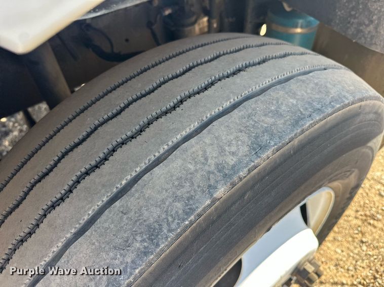 image for item EJ5215 2004 Freightliner Business Class M2 refrigerated truck