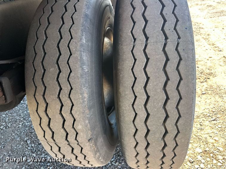 image for item EJ5215 2004 Freightliner Business Class M2 refrigerated truck