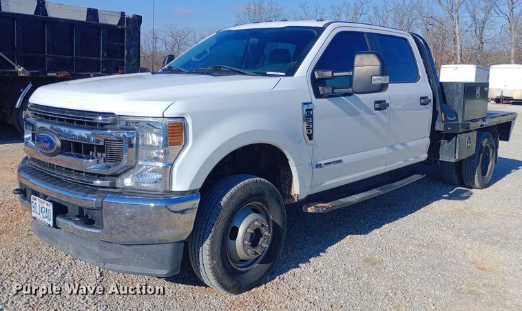 image for item EN8662 2020 Ford F350 Super Duty Crew Cab flatbed pickup truck
