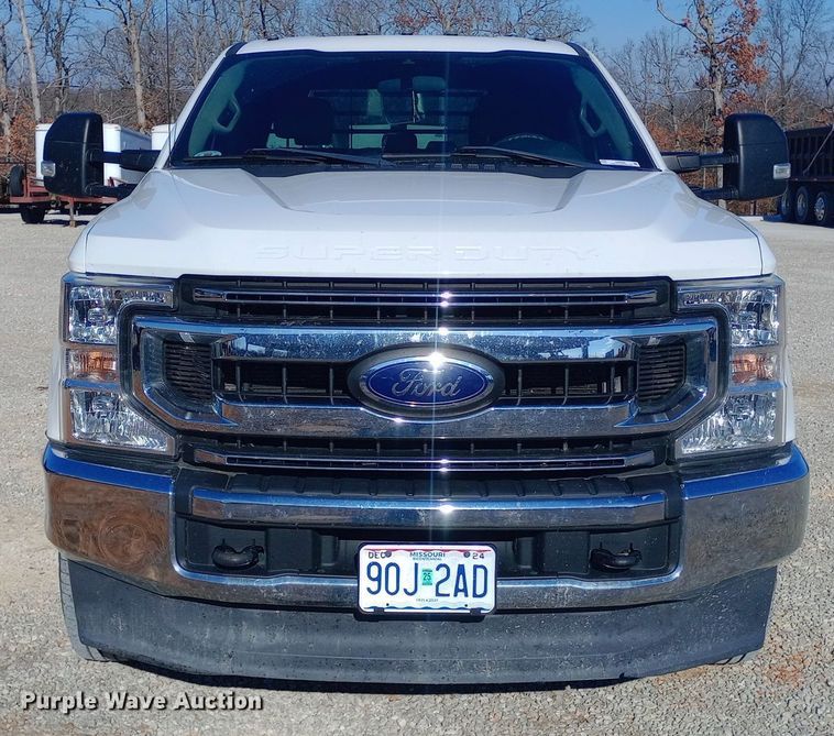 image for item EN8662 2020 Ford F350 Super Duty Crew Cab flatbed pickup truck