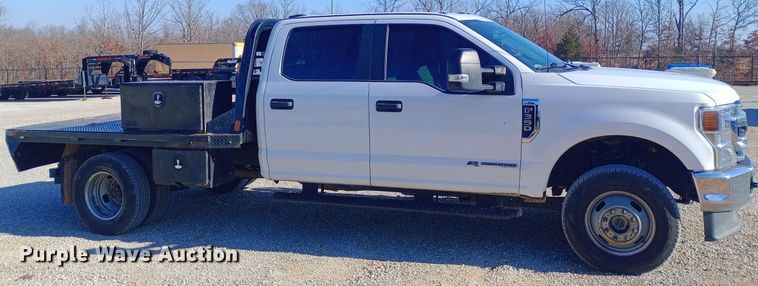 image for item EN8662 2020 Ford F350 Super Duty Crew Cab flatbed pickup truck