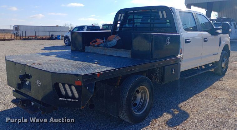 image for item EN8662 2020 Ford F350 Super Duty Crew Cab flatbed pickup truck