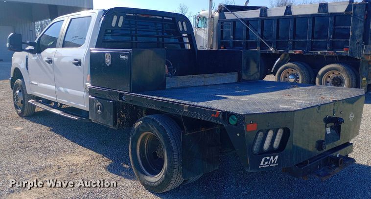 image for item EN8662 2020 Ford F350 Super Duty Crew Cab flatbed pickup truck