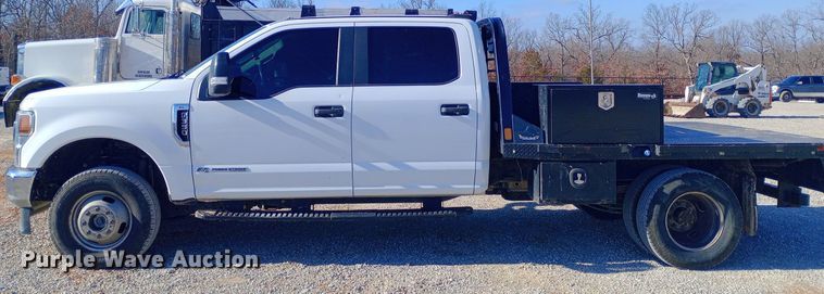 image for item EN8662 2020 Ford F350 Super Duty Crew Cab flatbed pickup truck