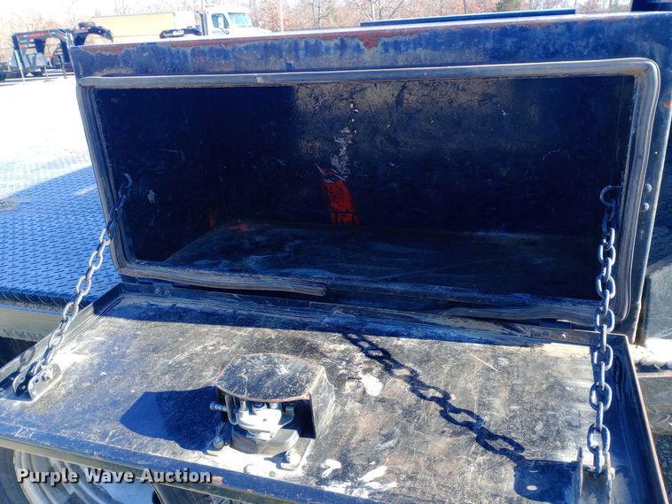 image for item EN8662 2020 Ford F350 Super Duty Crew Cab flatbed pickup truck