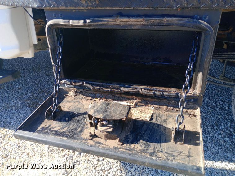 image for item EN8662 2020 Ford F350 Super Duty Crew Cab flatbed pickup truck