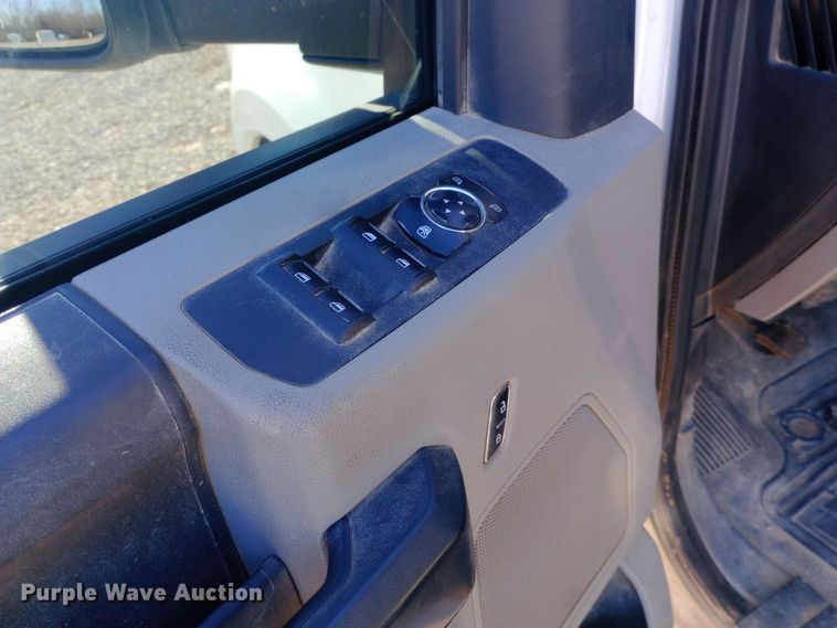 image for item EN8662 2020 Ford F350 Super Duty Crew Cab flatbed pickup truck