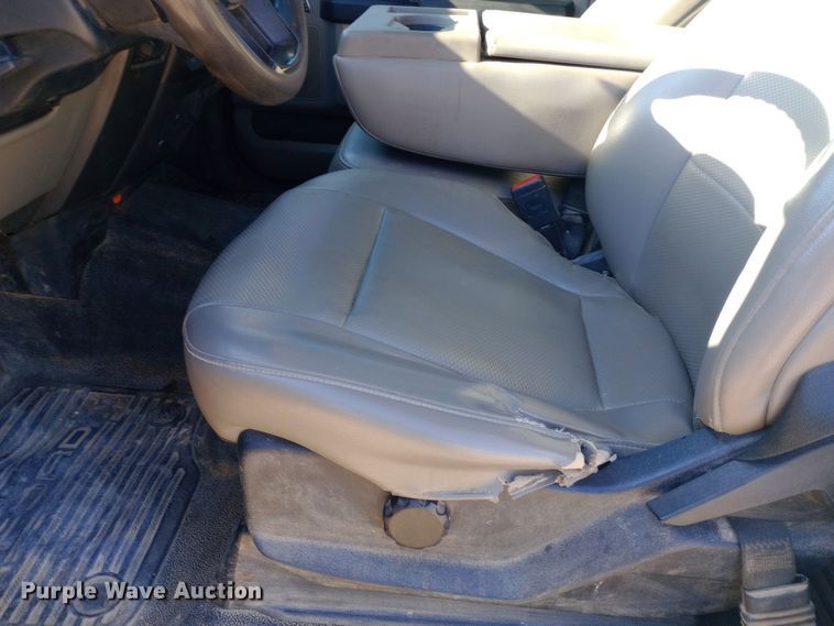 image for item EN8662 2020 Ford F350 Super Duty Crew Cab flatbed pickup truck