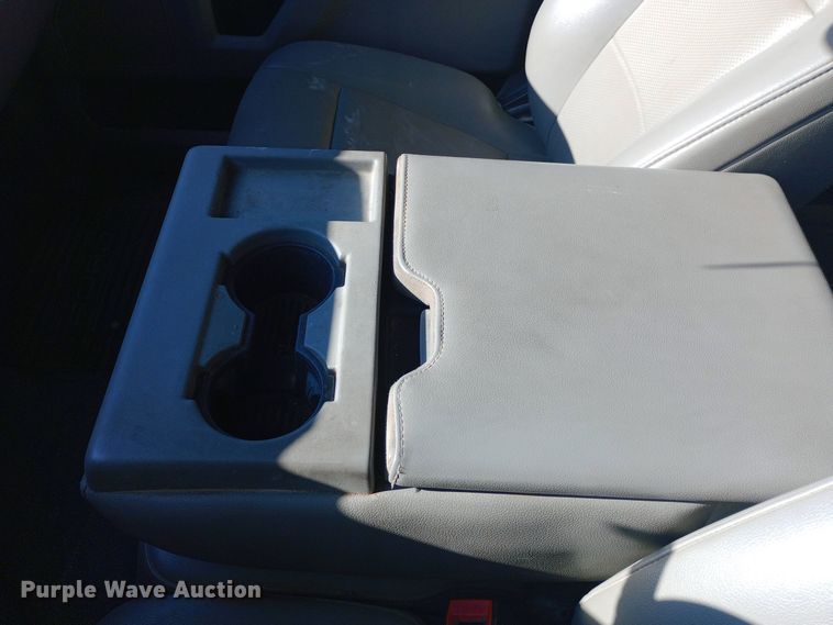 image for item EN8662 2020 Ford F350 Super Duty Crew Cab flatbed pickup truck