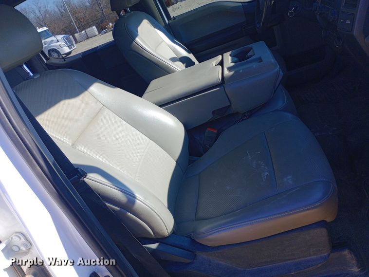 image for item EN8662 2020 Ford F350 Super Duty Crew Cab flatbed pickup truck