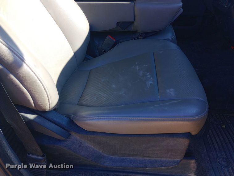 image for item EN8662 2020 Ford F350 Super Duty Crew Cab flatbed pickup truck