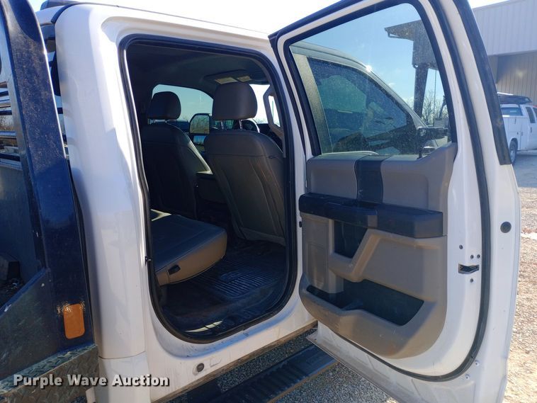 image for item EN8662 2020 Ford F350 Super Duty Crew Cab flatbed pickup truck