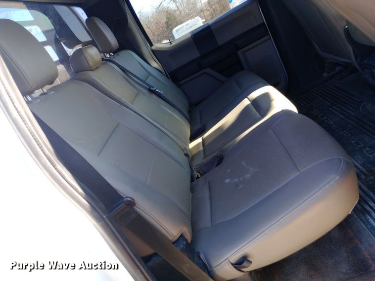 image for item EN8662 2020 Ford F350 Super Duty Crew Cab flatbed pickup truck