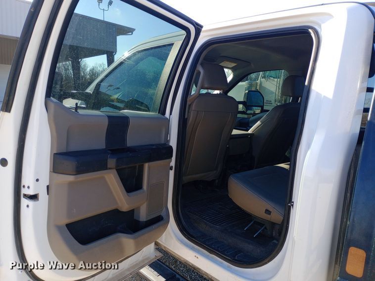 image for item EN8662 2020 Ford F350 Super Duty Crew Cab flatbed pickup truck