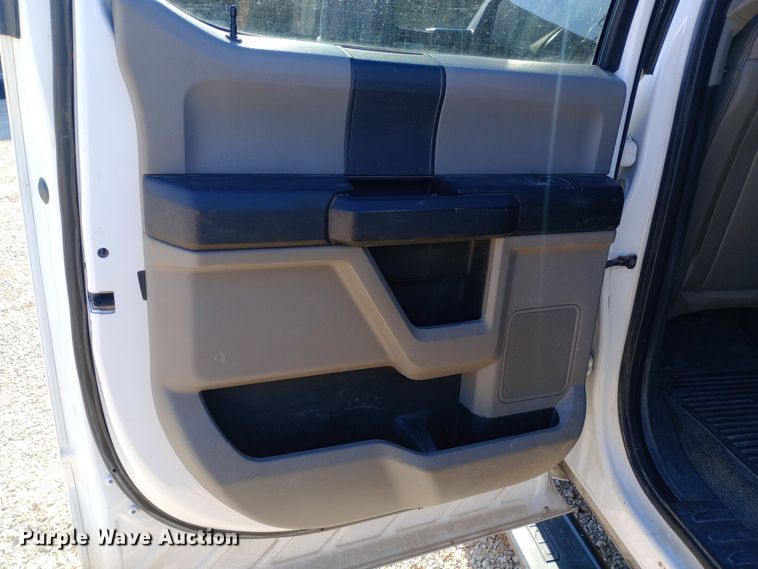 image for item EN8662 2020 Ford F350 Super Duty Crew Cab flatbed pickup truck