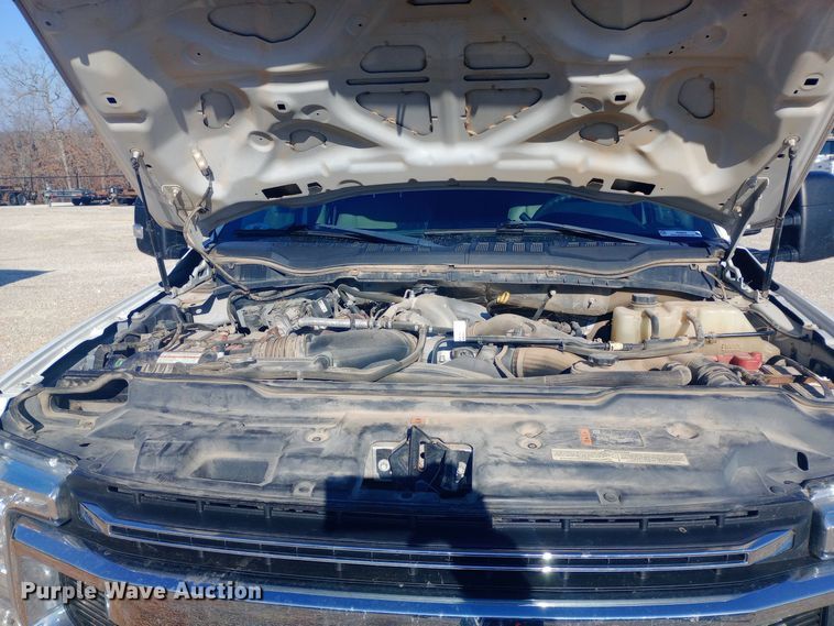 image for item EN8662 2020 Ford F350 Super Duty Crew Cab flatbed pickup truck