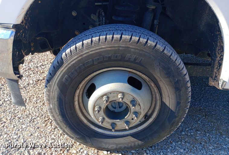 image for item EN8662 2020 Ford F350 Super Duty Crew Cab flatbed pickup truck