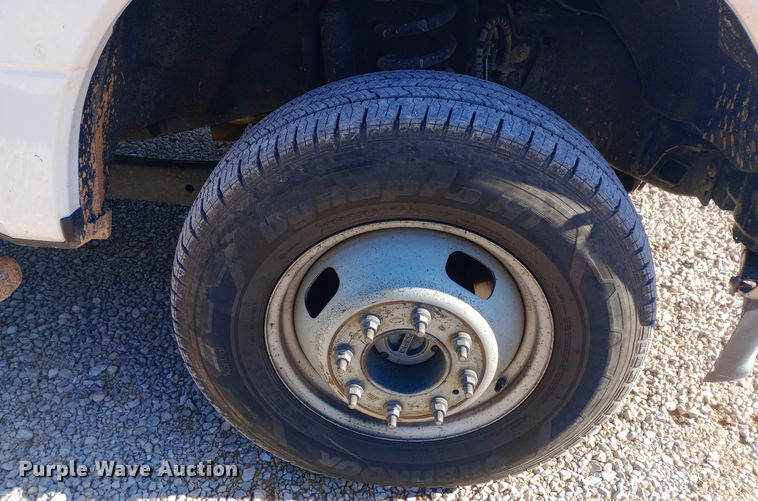 image for item EN8662 2020 Ford F350 Super Duty Crew Cab flatbed pickup truck