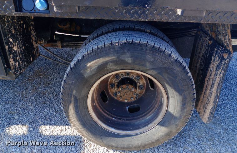 image for item EN8662 2020 Ford F350 Super Duty Crew Cab flatbed pickup truck