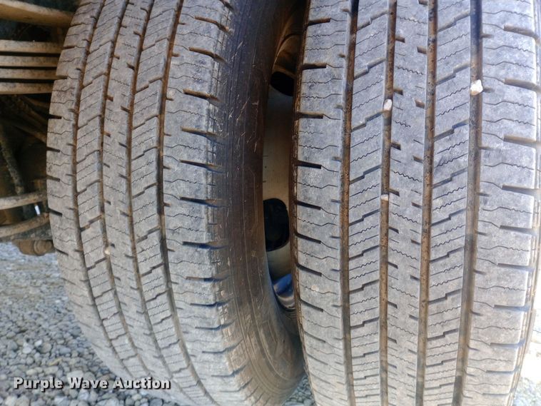 image for item EN8662 2020 Ford F350 Super Duty Crew Cab flatbed pickup truck