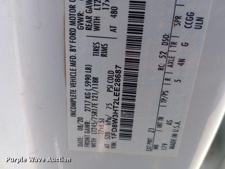 image for item EN8662 2020 Ford F350 Super Duty Crew Cab flatbed pickup truck