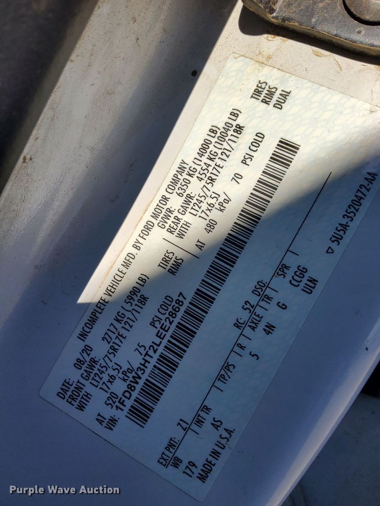 image for item EN8662 2020 Ford F350 Super Duty Crew Cab flatbed pickup truck