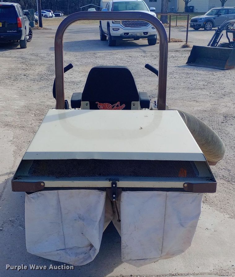 image for item EN8665 Grasshopper 126 ZTR lawn mower