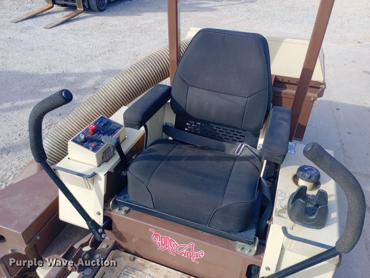 image for item EN8665 Grasshopper 126 ZTR lawn mower