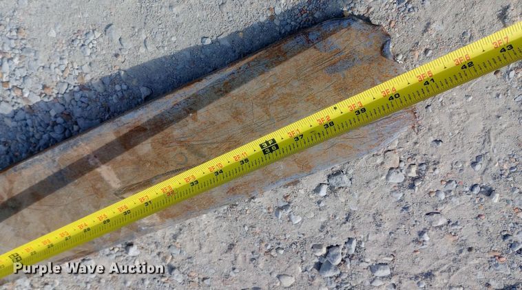 image for item EN8668 Nissan 40 forklift