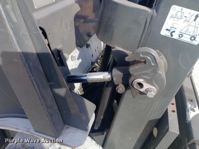 image for item EN8668 Nissan 40 forklift