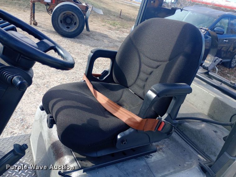 image for item EN8668 Nissan 40 forklift