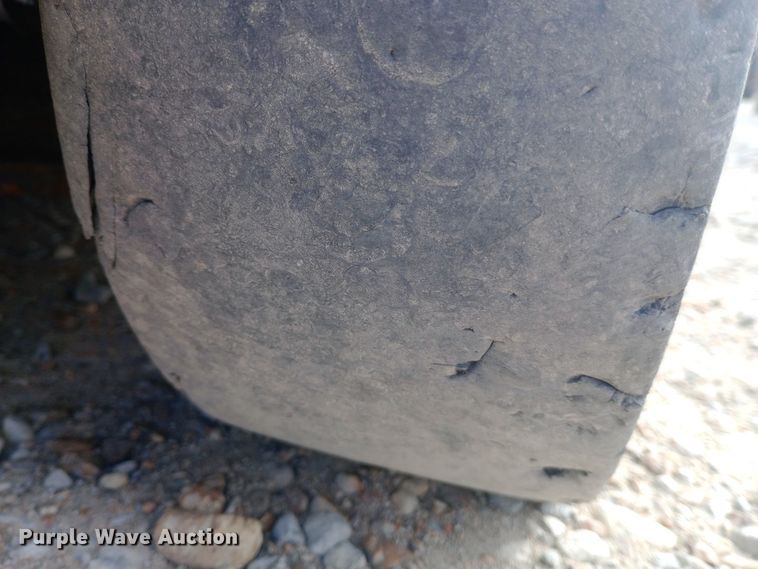 image for item EN8668 Nissan 40 forklift