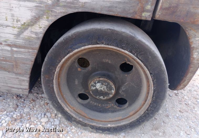 image for item EN8668 Nissan 40 forklift