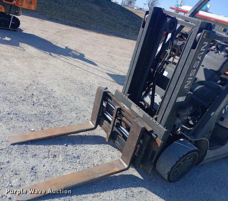 image for item EN8671 Nissan 40 forklift