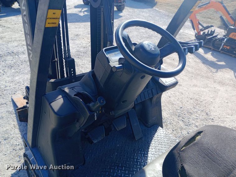 image for item EN8671 Nissan 40 forklift