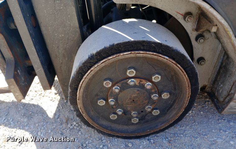 image for item EN8671 Nissan 40 forklift