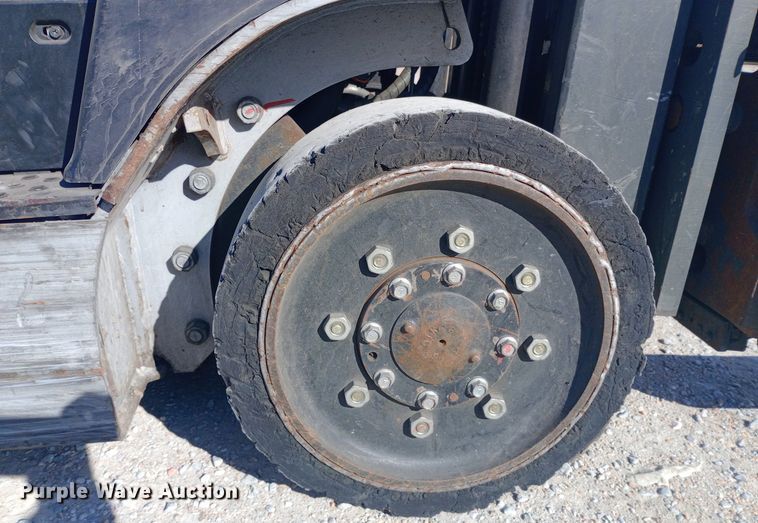 image for item EN8671 Nissan 40 forklift