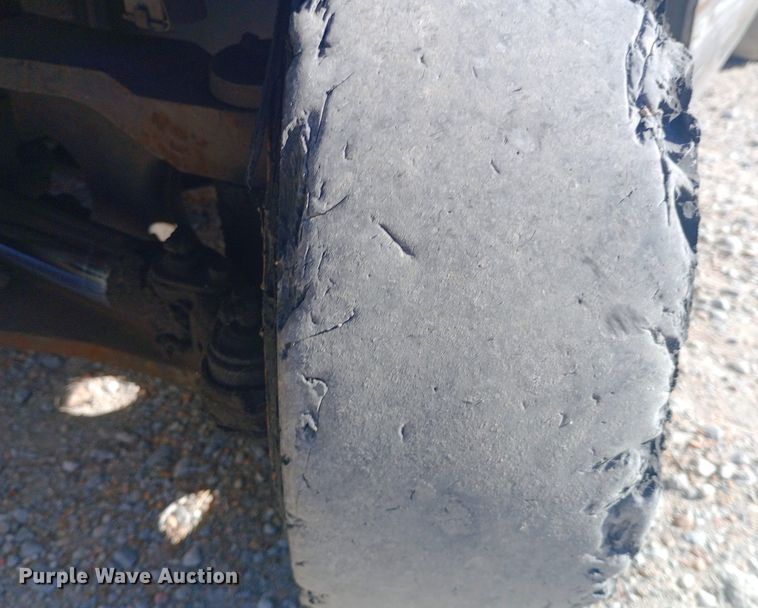 image for item EN8671 Nissan 40 forklift