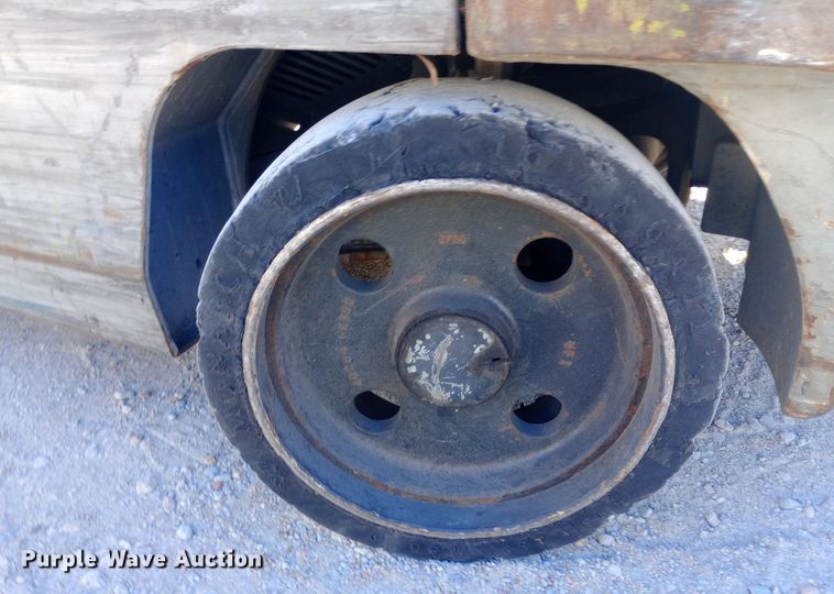 image for item EN8671 Nissan 40 forklift