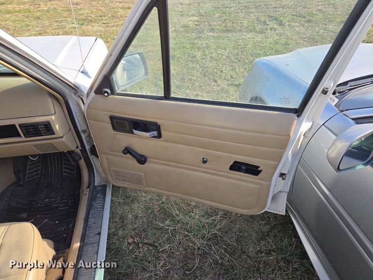 image for item EQ3847 1996 Jeep  Cherokee  SUV