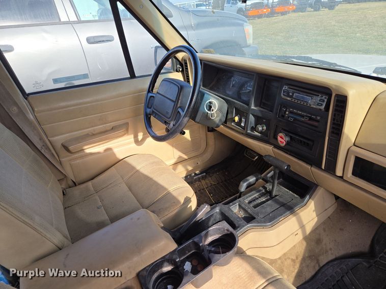 image for item EQ3847 1996 Jeep  Cherokee  SUV