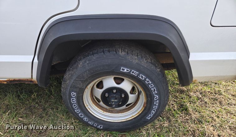 image for item EQ3847 1996 Jeep  Cherokee  SUV