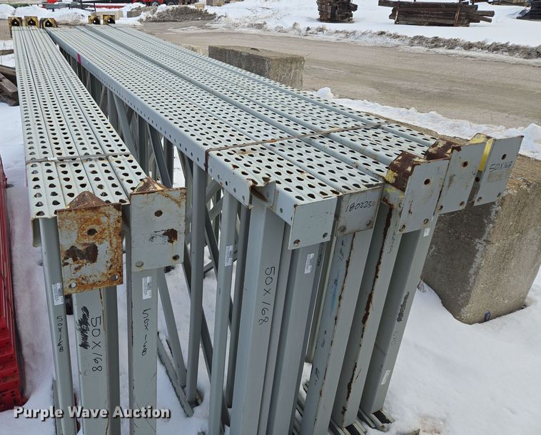 image for item EQ3900 Teardrop pallet racking 