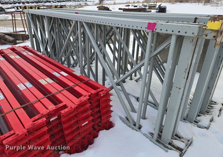 image for item EQ3900 Teardrop pallet racking 