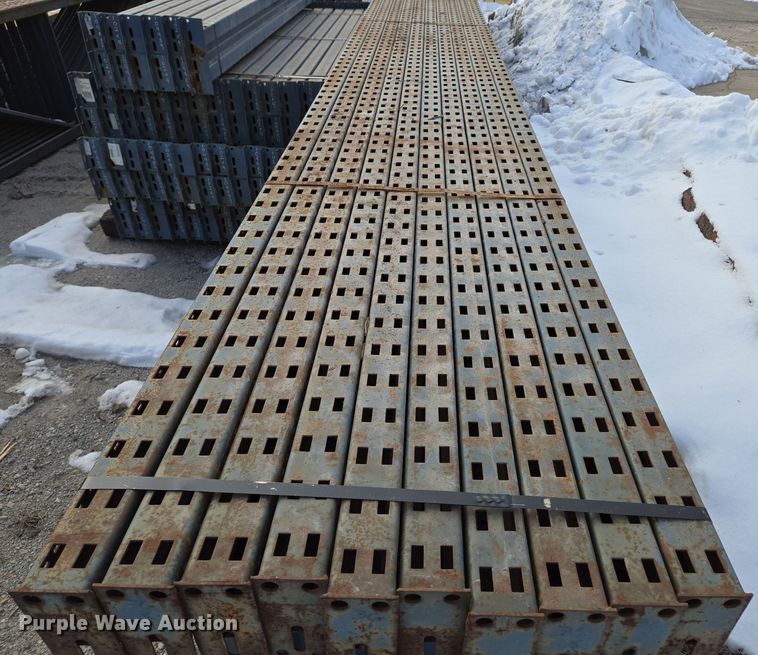 image for item EQ3902 T-Bolt  pallet racking 