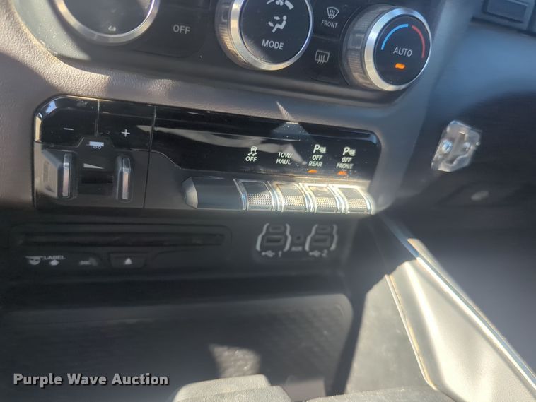 image for item ER4542 2019 Dodge Ram 1500 Crew Cab pickup truck