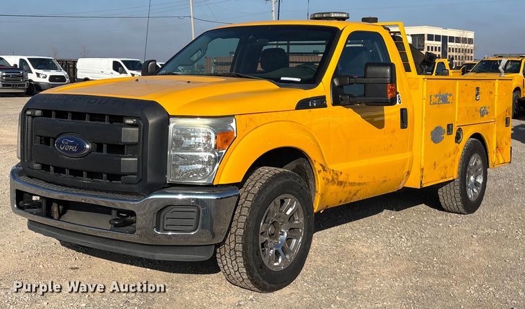 image for item ER4749 2015 Ford F350 Super Duty XL utility bed pickup truck