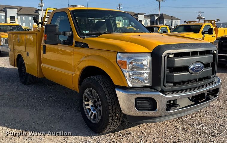 image for item ER4749 2015 Ford F350 Super Duty XL utility bed pickup truck