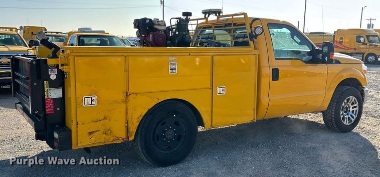 image for item ER4749 2015 Ford F350 Super Duty XL utility bed pickup truck