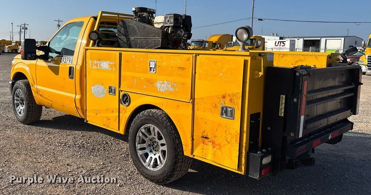 image for item ER4749 2015 Ford F350 Super Duty XL utility bed pickup truck